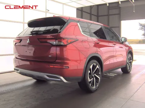 More photos of 2023 Mitsubishi Outlander SE at Clement Pre-Owned, MO