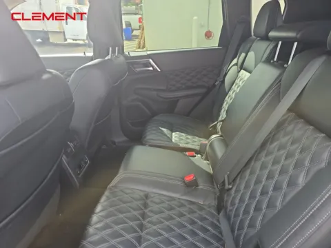 More photos of 2022 Mitsubishi Outlander SEL at Clement Pre-Owned, MO