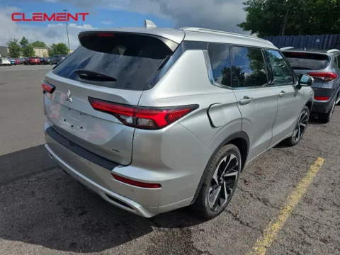 More photos of 2022 Mitsubishi Outlander SEL at Clement Pre-Owned, MO
