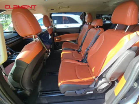 More photos of 2022 Kia Carnival SX Prestige at Clement Pre-Owned, MO