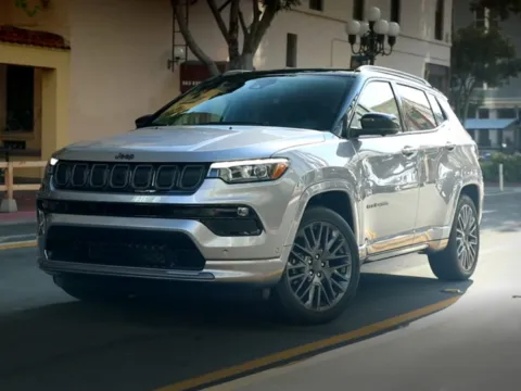 White 2022 Jeep Compass Latitude for sale in Florissant, MO