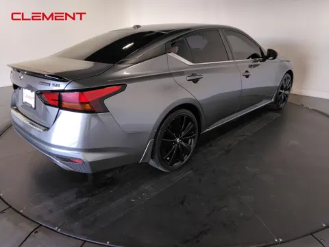 More photos of 2022 Nissan Altima 2.5 SR at Clement Pre-Owned, MO