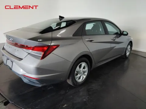 More photos of 2022 Hyundai Elantra SE at Clement Pre-Owned, MO