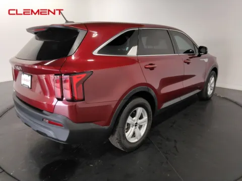 More photos of 2023 Kia Sorento LX at Clement Pre-Owned, MO