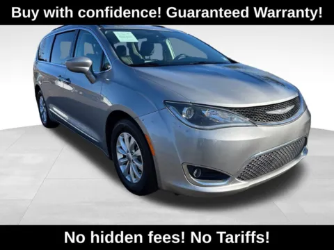 Silver 2017 Chrysler Pacifica Touring L for sale in Berlin, NJ