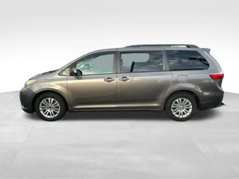 More photos of 2017 Toyota Sienna XLE at Bridge Auto Group, NJ