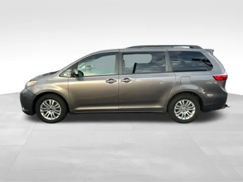 More photos of 2017 Toyota Sienna XLE at Bridge Auto Group, NJ