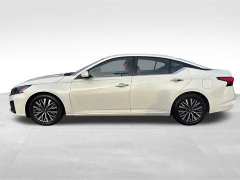 More photos of 2023 Nissan Altima 2.5 SV at Bridge Auto Group, NJ