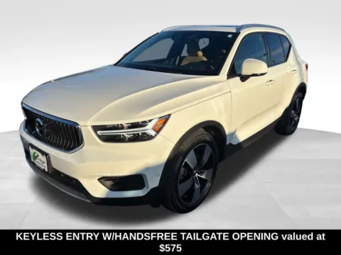 More photos of 2019 Volvo XC40 Momentum at Bridge Auto Group, NJ
