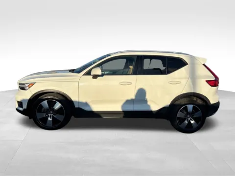 More photos of 2019 Volvo XC40 Momentum at Bridge Auto Group, NJ