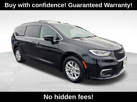 Black 2022 Chrysler Pacifica Touring L for sale in Berlin, NJ