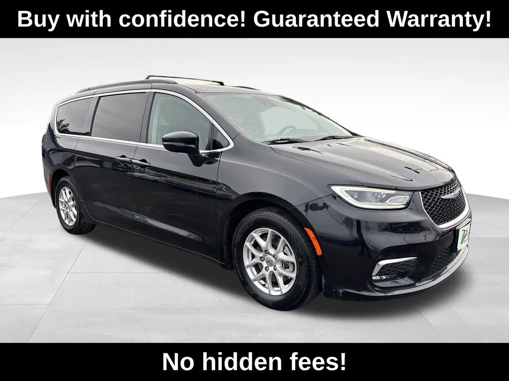 Black 2022 Chrysler Pacifica Touring L for sale in Berlin, NJ