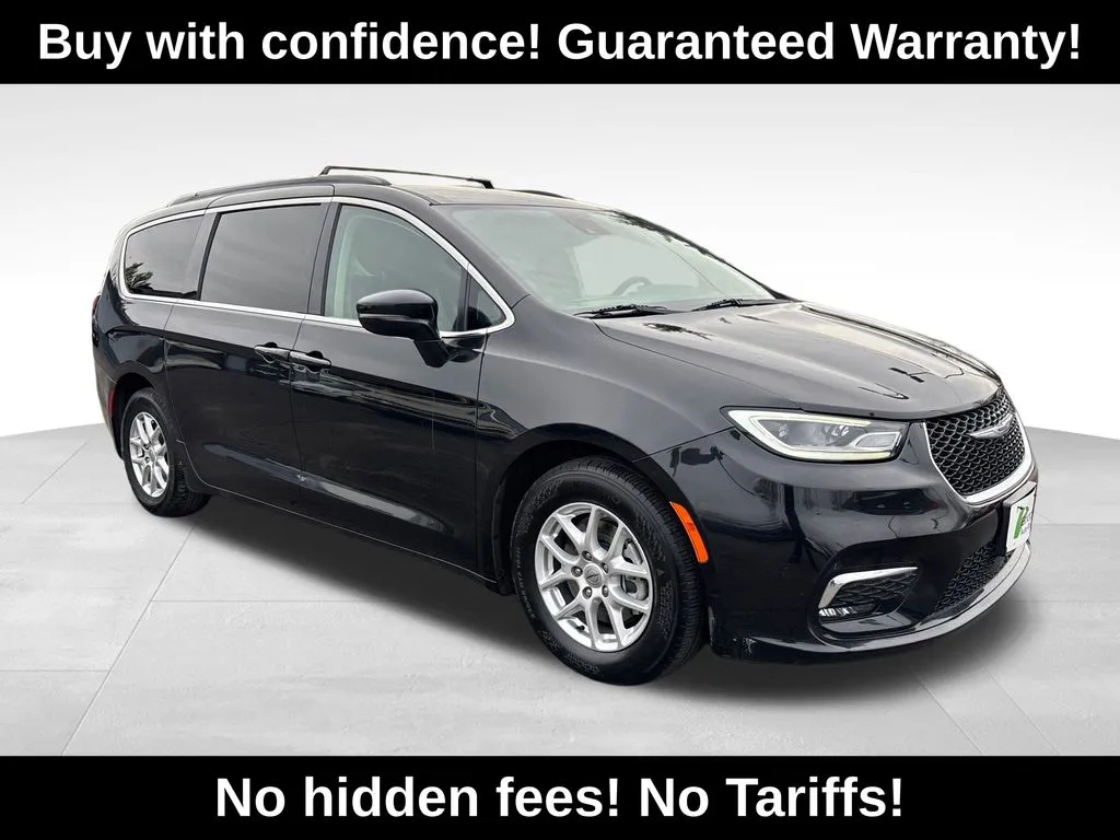 2022 Chrysler Pacifica Touring L's photo