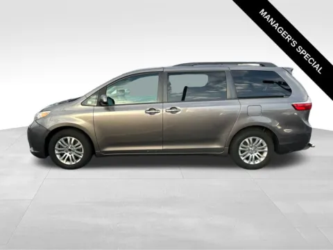 More photos of 2017 Toyota Sienna XLE at Bridge Auto Group, NJ