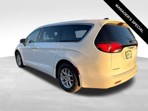 More photos of 2022 Chrysler Voyager LX at Bridge Auto Group, NJ