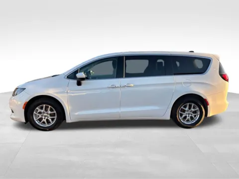 More photos of 2022 Chrysler Voyager LX at Bridge Auto Group, NJ