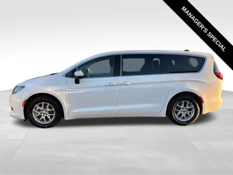 More photos of 2022 Chrysler Voyager LX at Bridge Auto Group, NJ
