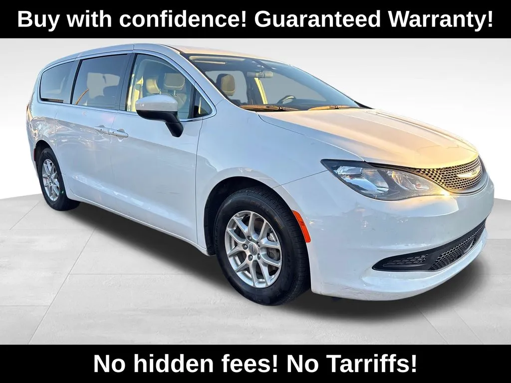 2022 Chrysler Voyager LX's photo