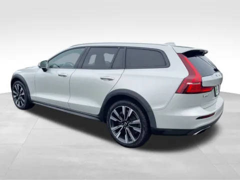 More photos of 2021 Volvo V60 Cross Country T5 at Bridge Auto Group, NJ