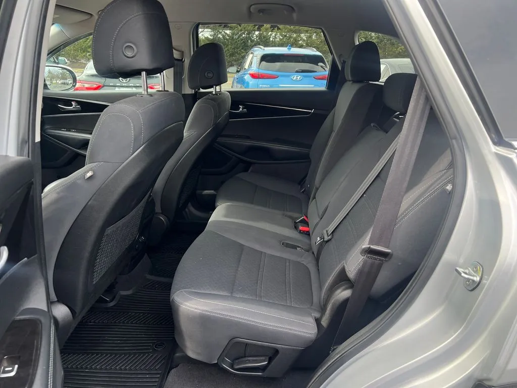 2017 Kia Sorento LX - Photo 15