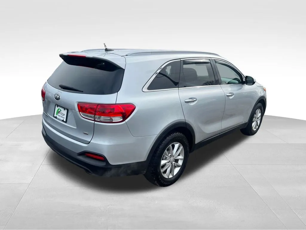 2017 Kia Sorento LX - Photo 8