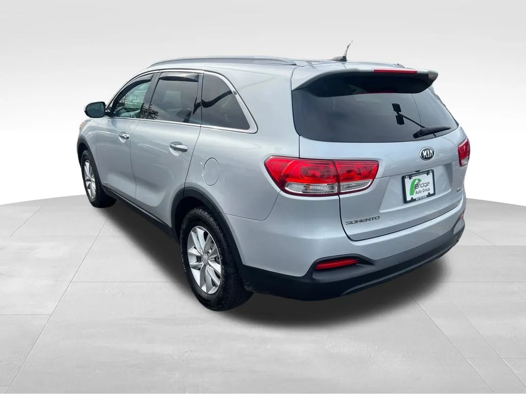 2017 Kia Sorento LX - Photo 6