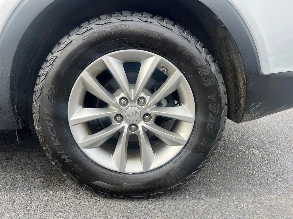 2017 Kia Sorento LX - Photo 10