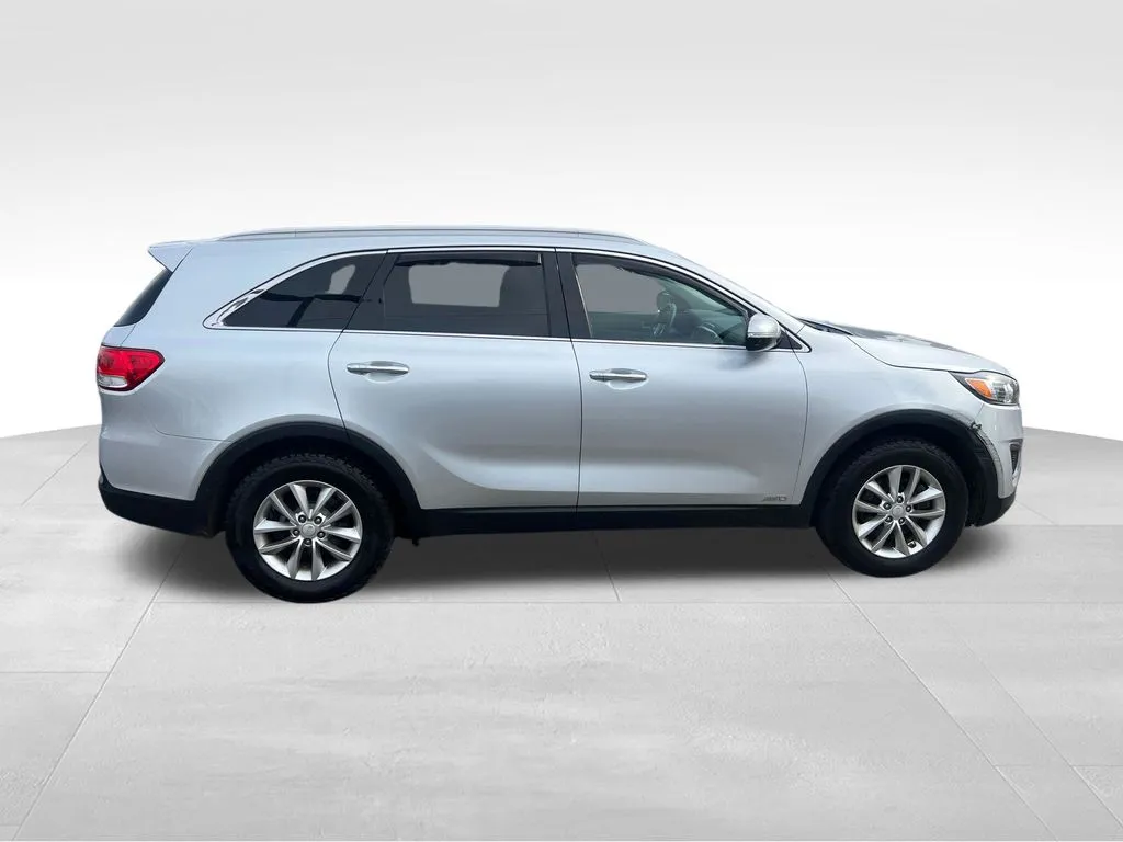 2017 Kia Sorento LX - Photo 9