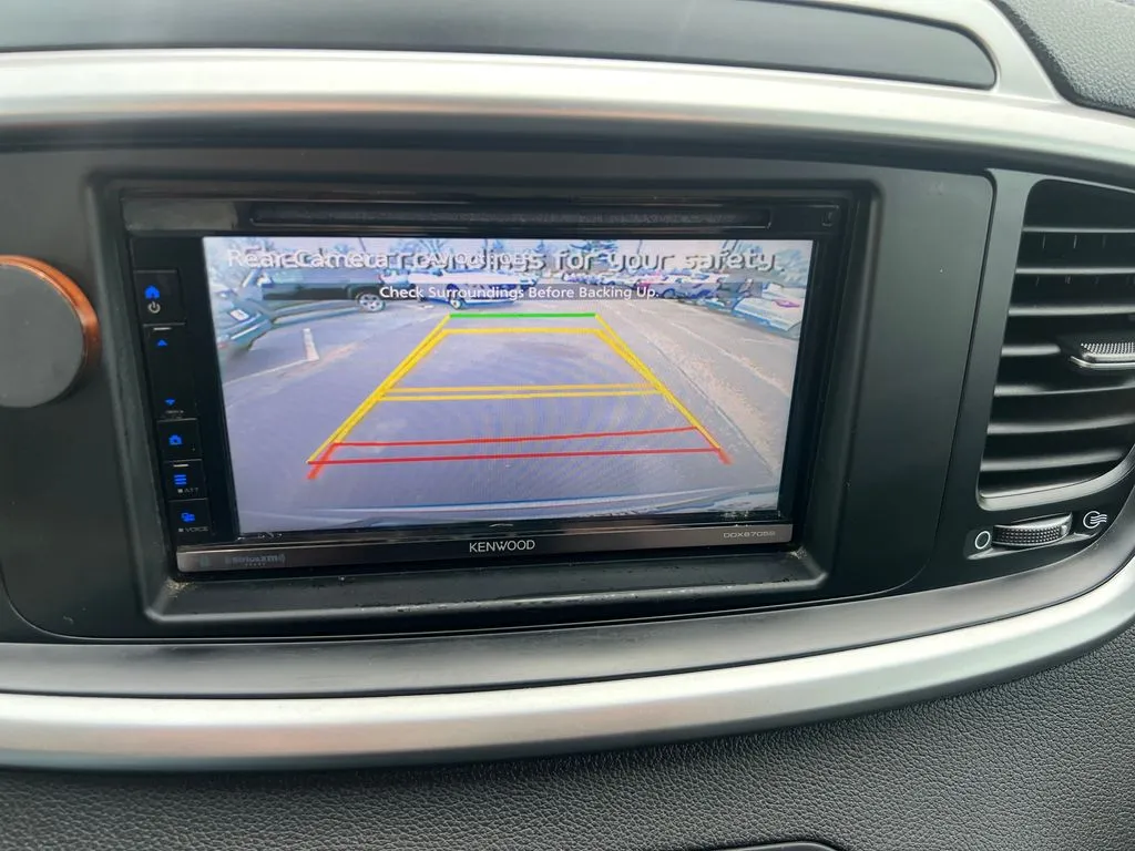 2017 Kia Sorento LX - Photo 23