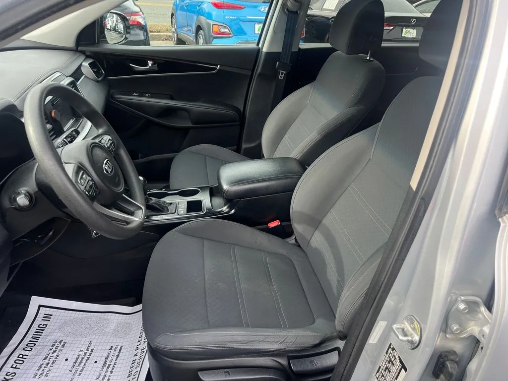 2017 Kia Sorento LX - Photo 12