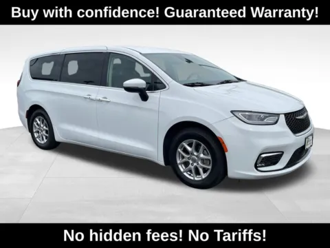 White 2023 Chrysler Pacifica Touring L for sale in Berlin, NJ