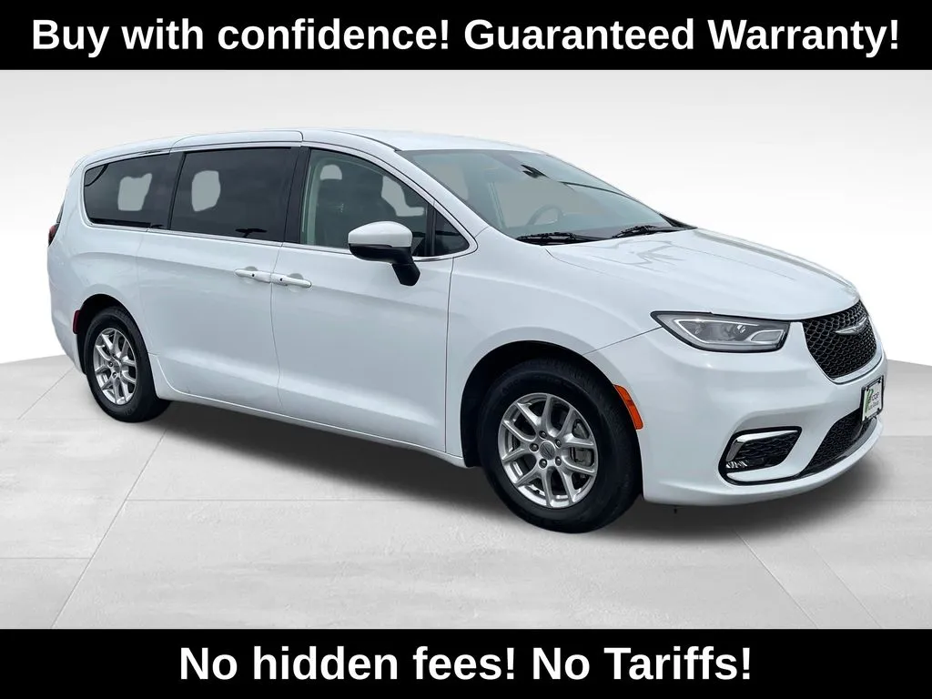 White 2023 Chrysler Pacifica Touring L for sale in Berlin, NJ