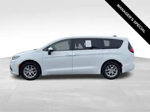 More photos of 2023 Chrysler Pacifica Touring L at Bridge Auto Group, NJ