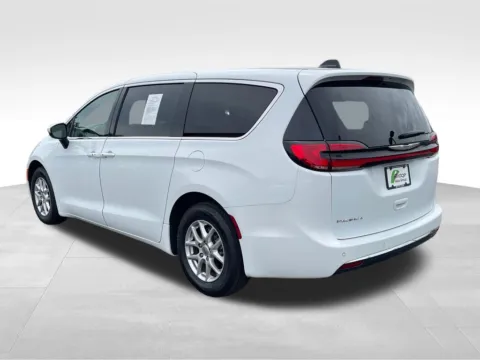 More photos of 2023 Chrysler Pacifica Touring L at Bridge Auto Group, NJ