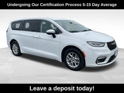 White 2023 Chrysler Pacifica Touring L for sale in Berlin, NJ