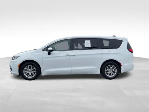 More photos of 2023 Chrysler Pacifica Touring L at Bridge Auto Group, NJ