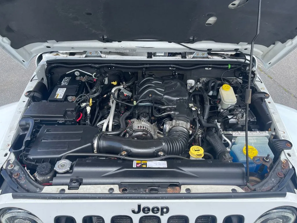 2014 Jeep Wrangler Unlimited Sahara - Photo 11