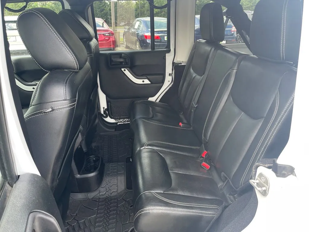 2014 Jeep Wrangler Unlimited Sahara - Photo 18