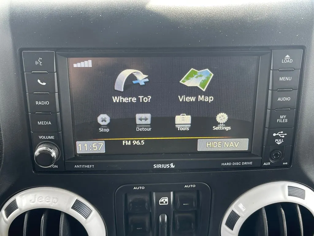 2014 Jeep Wrangler Unlimited Sahara - Photo 25