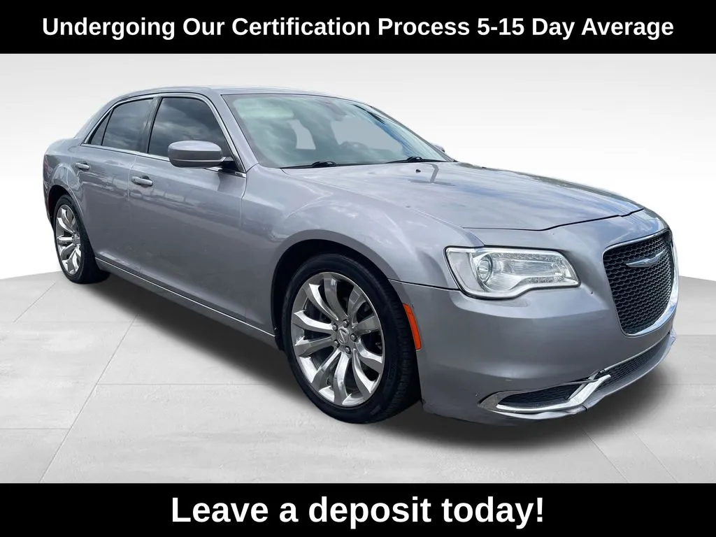 2017 Chrysler 300 Limited's photo
