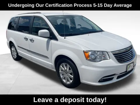 White 2015 Chrysler Town & Country Touring for sale in Berlin, NJ