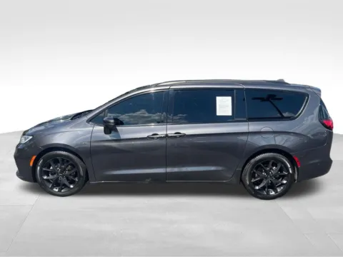 More photos of 2022 Chrysler Pacifica Limited at Bridge Auto Group, NJ