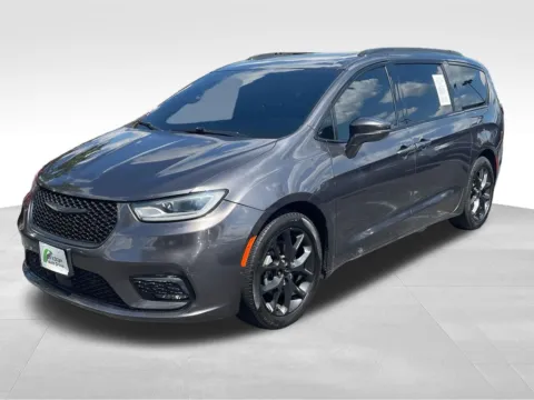 Another view of 2022 Chrysler Pacifica Limited for sale in Berlin, NJ at Bridge Auto Group