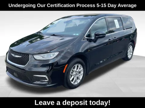 Black 2024 Chrysler Pacifica Touring for sale in Berlin, NJ