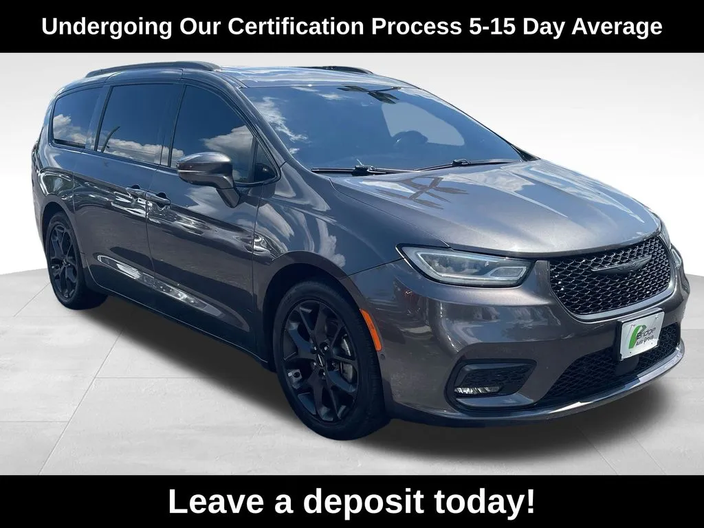 Gray 2022 Chrysler Pacifica Limited for sale in Berlin, NJ