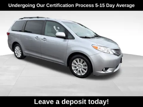 Silver 2017 Toyota Sienna XLE Premium for sale in Berlin, NJ