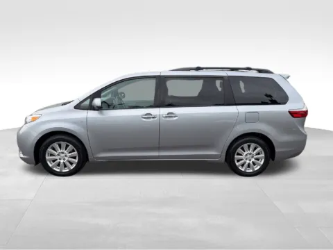 More photos of 2017 Toyota Sienna XLE Premium at Bridge Auto Group, NJ