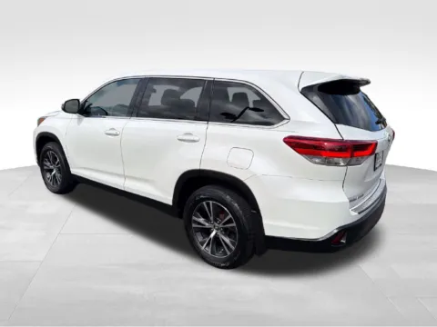 More photos of 2019 Toyota Highlander LE at Bridge Auto Group, NJ