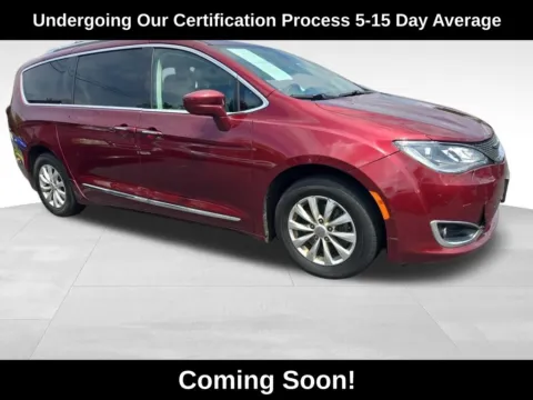 Red 2018 Chrysler Pacifica Touring L for sale in Berlin, NJ