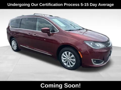 Red 2018 Chrysler Pacifica Touring L for sale in Berlin, NJ